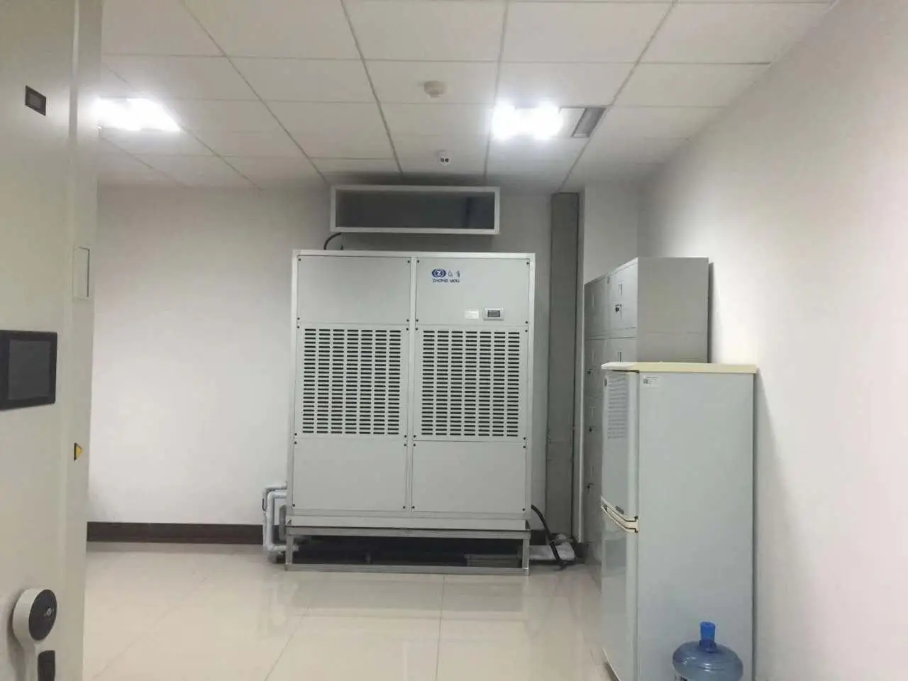 60KW Industrial Water Cooled DC Fan Motors Cabinet Type Air Conditioner for Laboratory Use