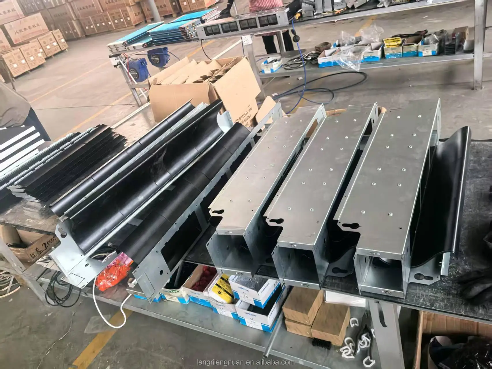 Slim Fan Coil Units for Residential HAVC System Low Noise Inverter Chiller Floor Standing 