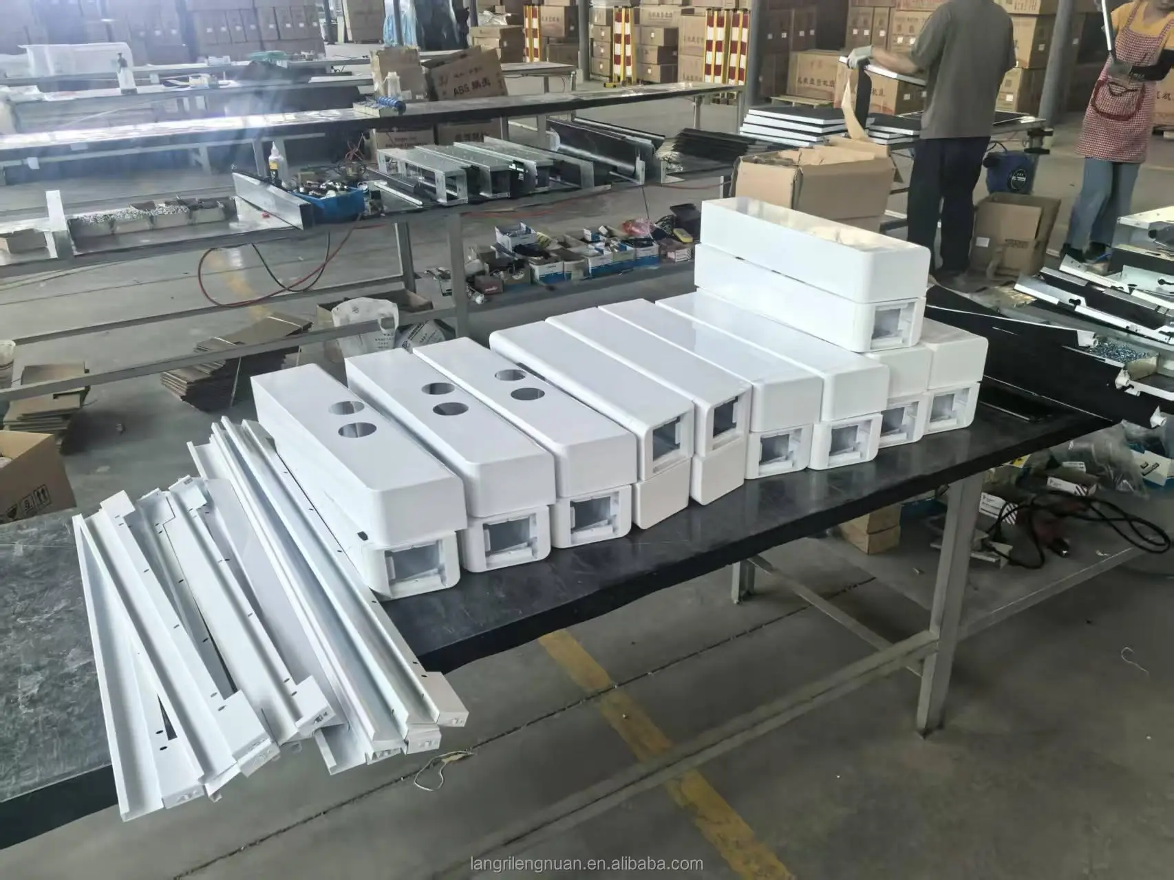 Slim Fan Coil Units for Residential HAVC System Low Noise Inverter Chiller Floor Standing 