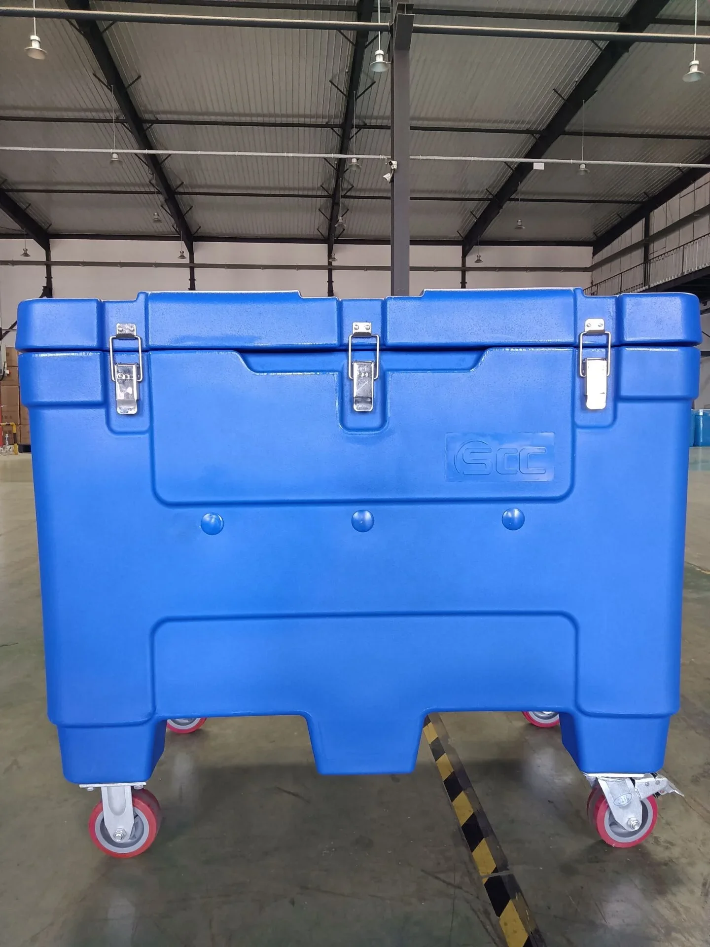SCC 240L Heavy Duty Insulated Dry Ice Cooler Box With Sealing and Wheels