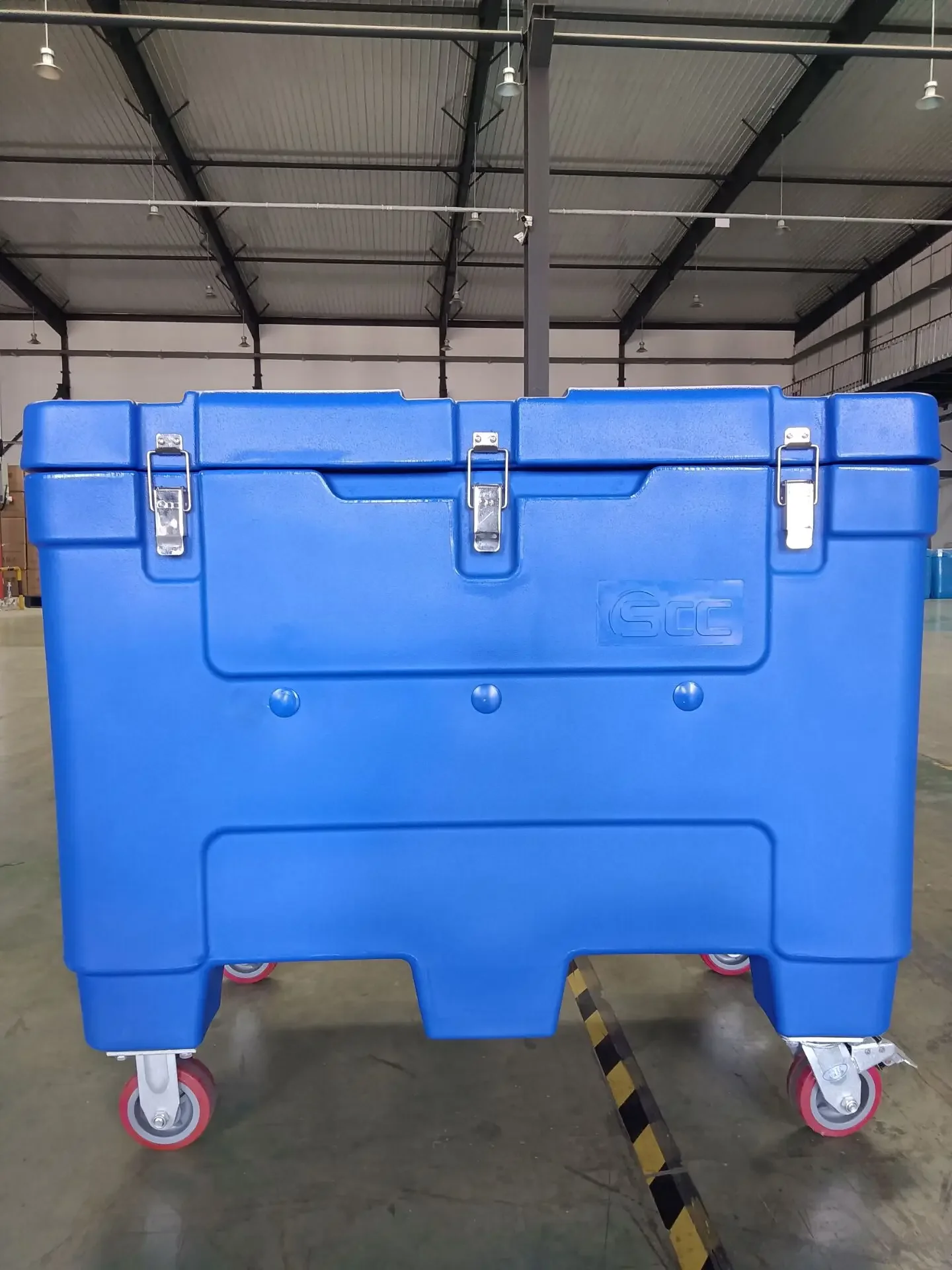 SCC 240L Heavy Duty Insulated Dry Ice Cooler Box With Sealing and Wheels