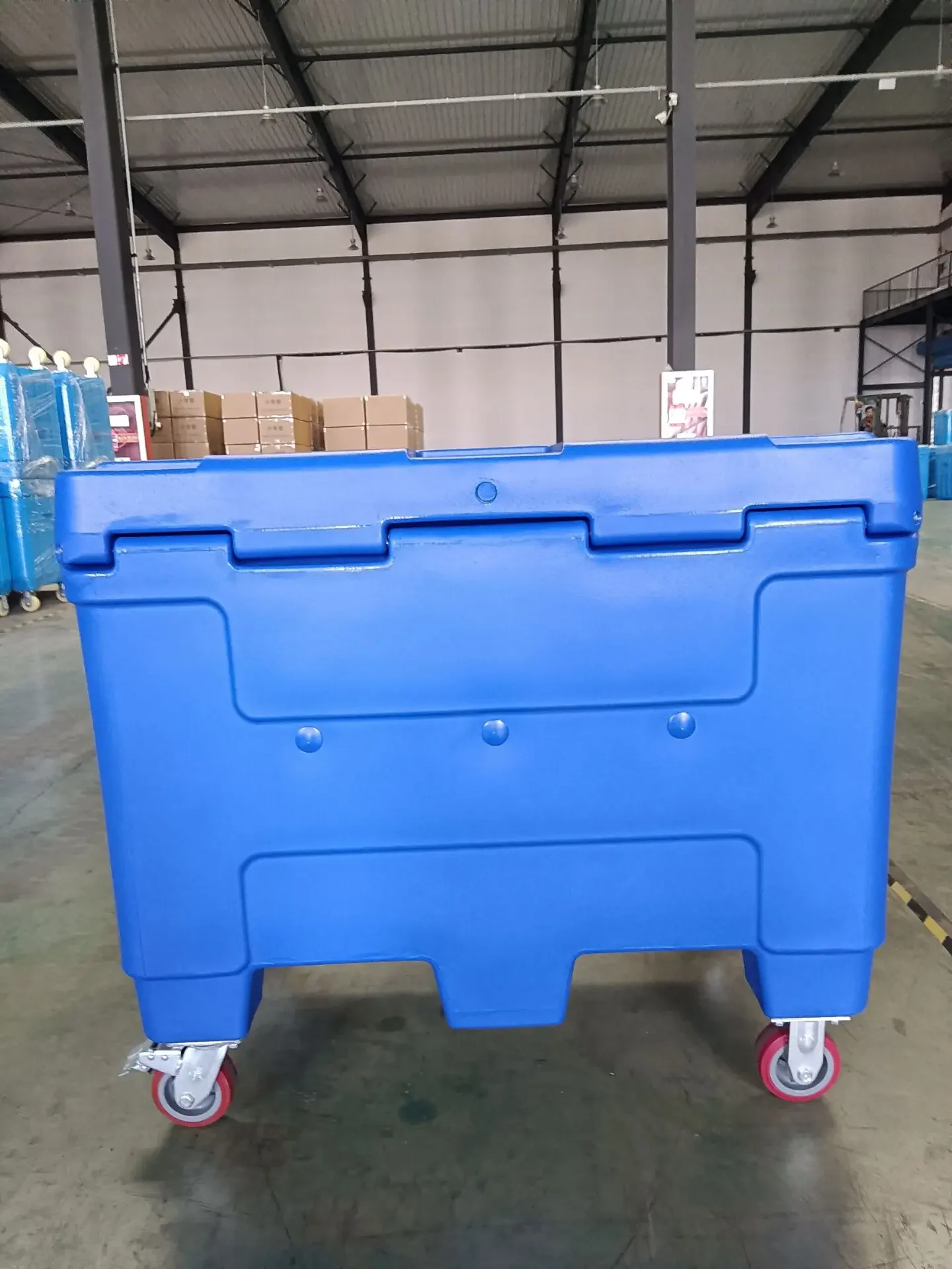 SCC 240L Heavy Duty Insulated Dry Ice Cooler Box With Sealing and Wheels