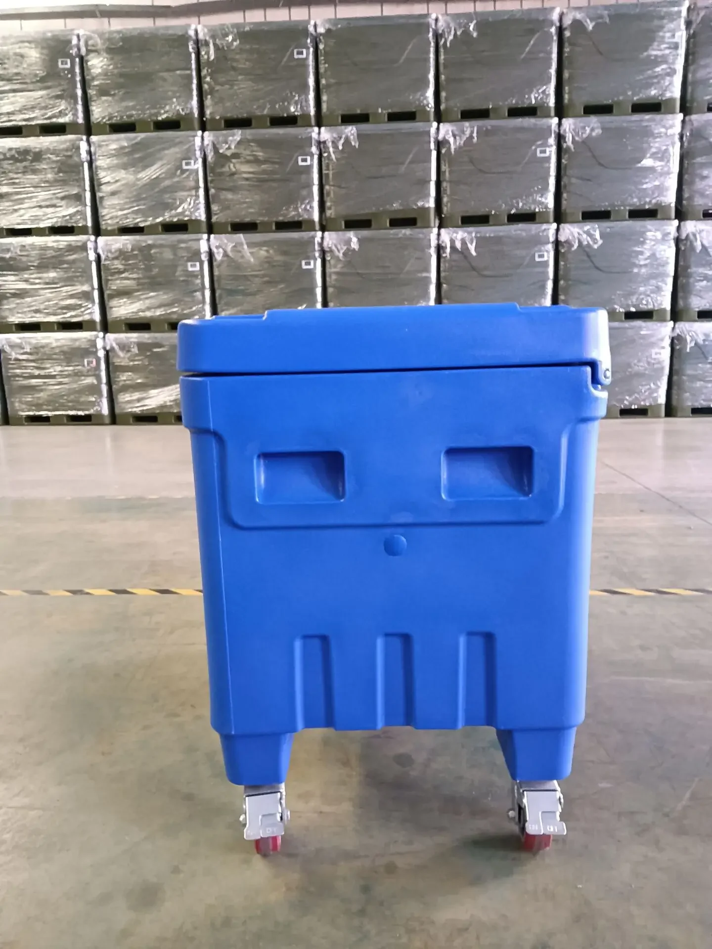 SCC 240L Heavy Duty Insulated Dry Ice Cooler Box With Sealing and Wheels