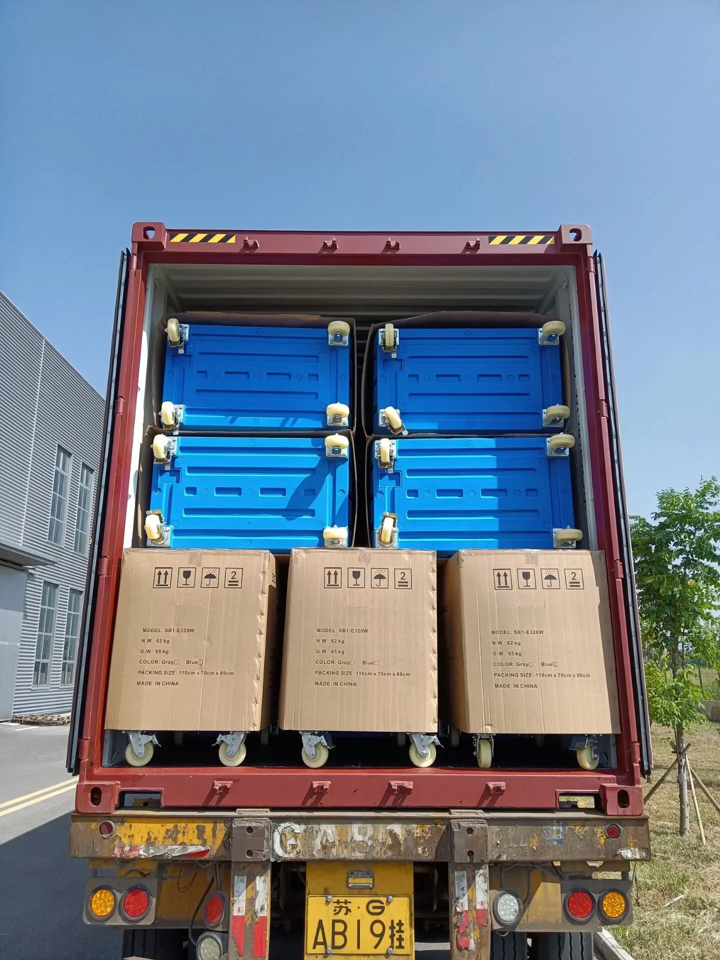 SCC 240L Heavy Duty Insulated Dry Ice Cooler Box With Sealing and Wheels