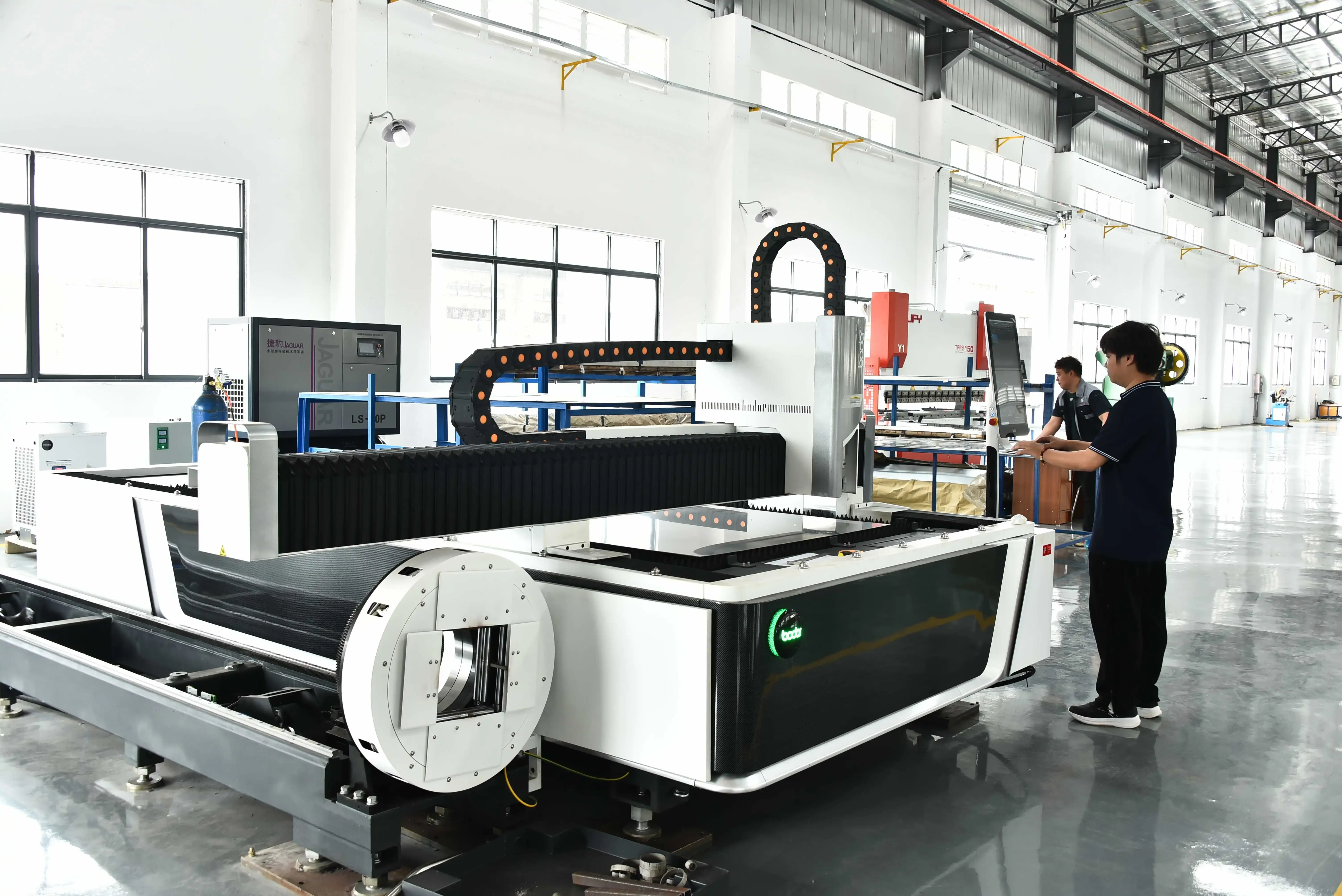 Horizontal Dry Cooler for Rooftop Installation | Compact Coil with Low Noise EC Fans