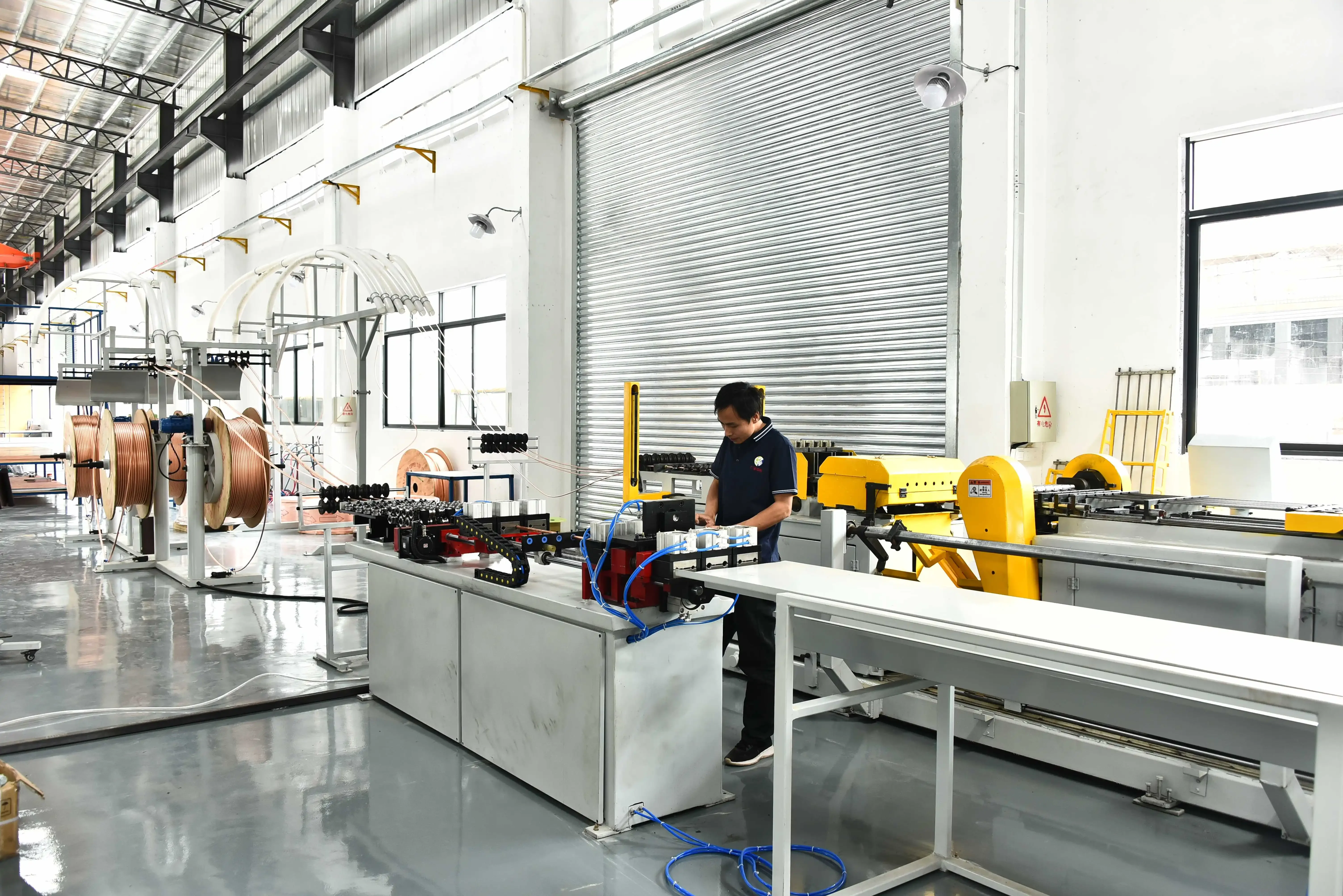 Horizontal Dry Cooler for Rooftop Installation | Compact Coil with Low Noise EC Fans