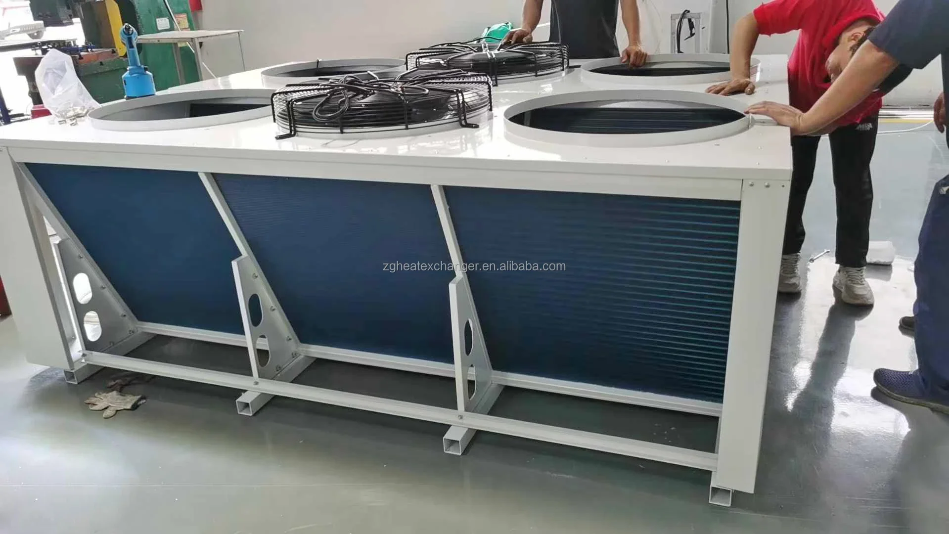 Horizontal Dry Cooler for Rooftop Installation | Compact Coil with Low Noise EC Fans