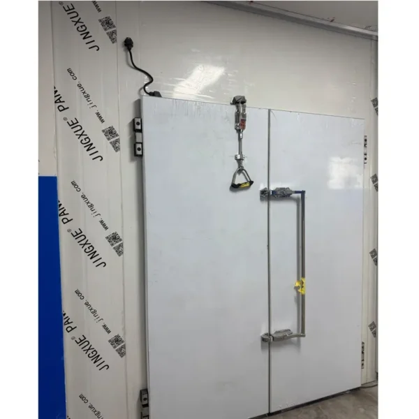 Walk-in Solar Freezer, 220, 8.8KW - view 3