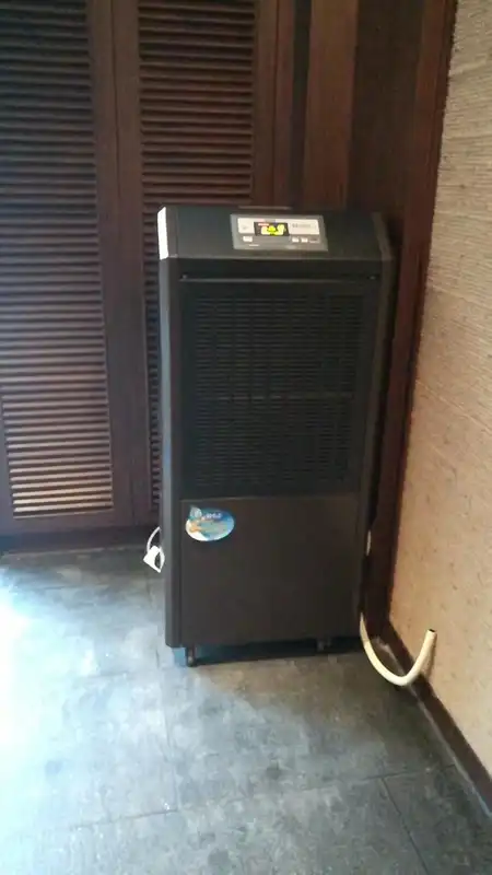 Powered Compressor, 138L, Portable - view 5